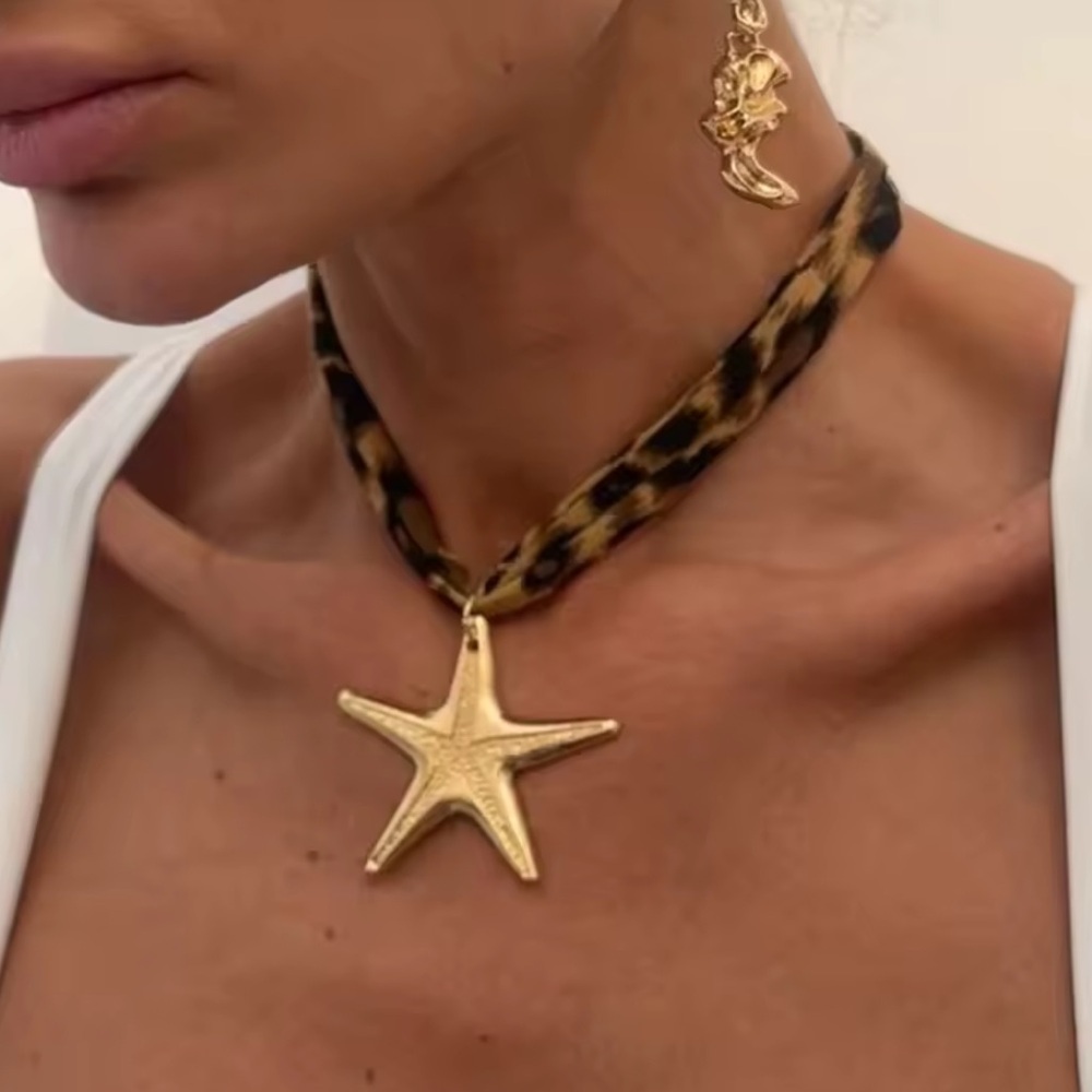 Gold Starfish Pendant Choker Necklace with Leopard Print Ribbon